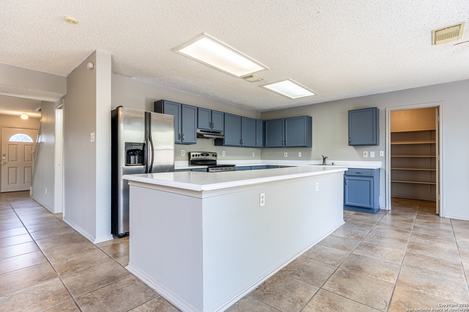 8423 Parry Path Converse, TX 78109 - Photo 11 of 36