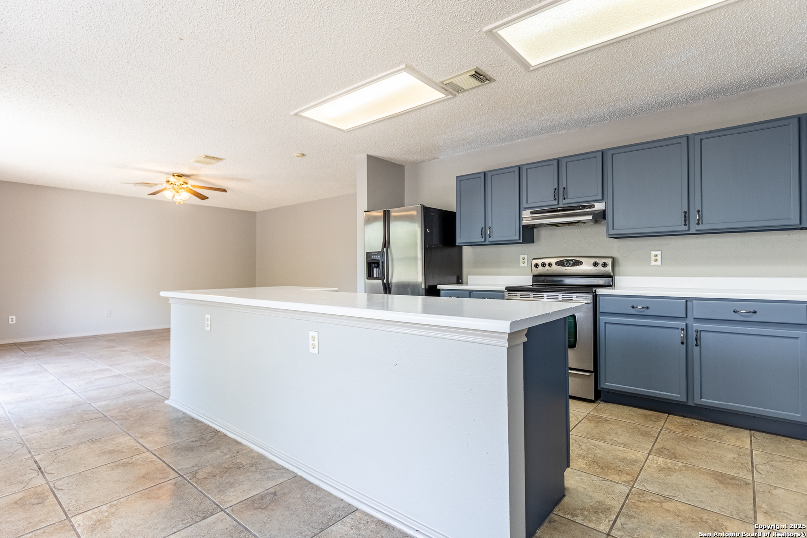 8423 Parry Path Converse, TX 78109 - Photo 12 of 36