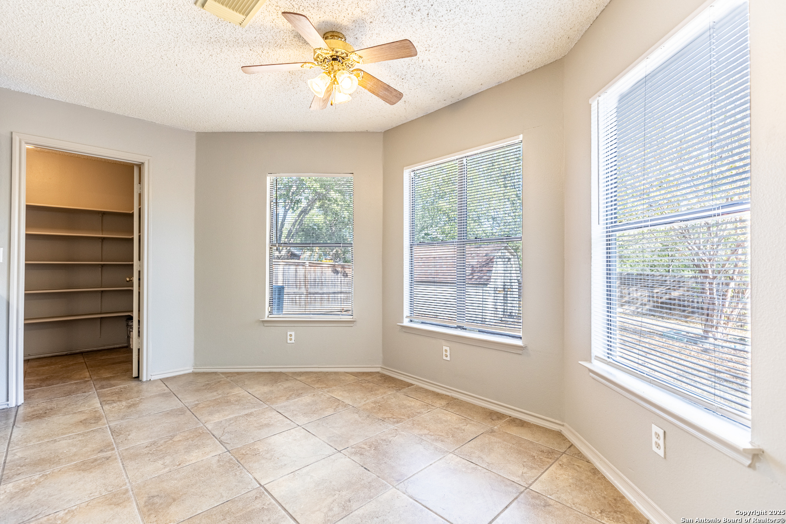 8423 Parry Path Converse, TX 78109 - Photo 13 of 36
