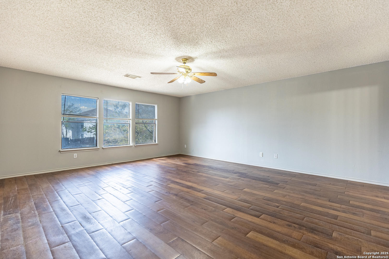 8423 Parry Path Converse, TX 78109 - Photo 16 of 36