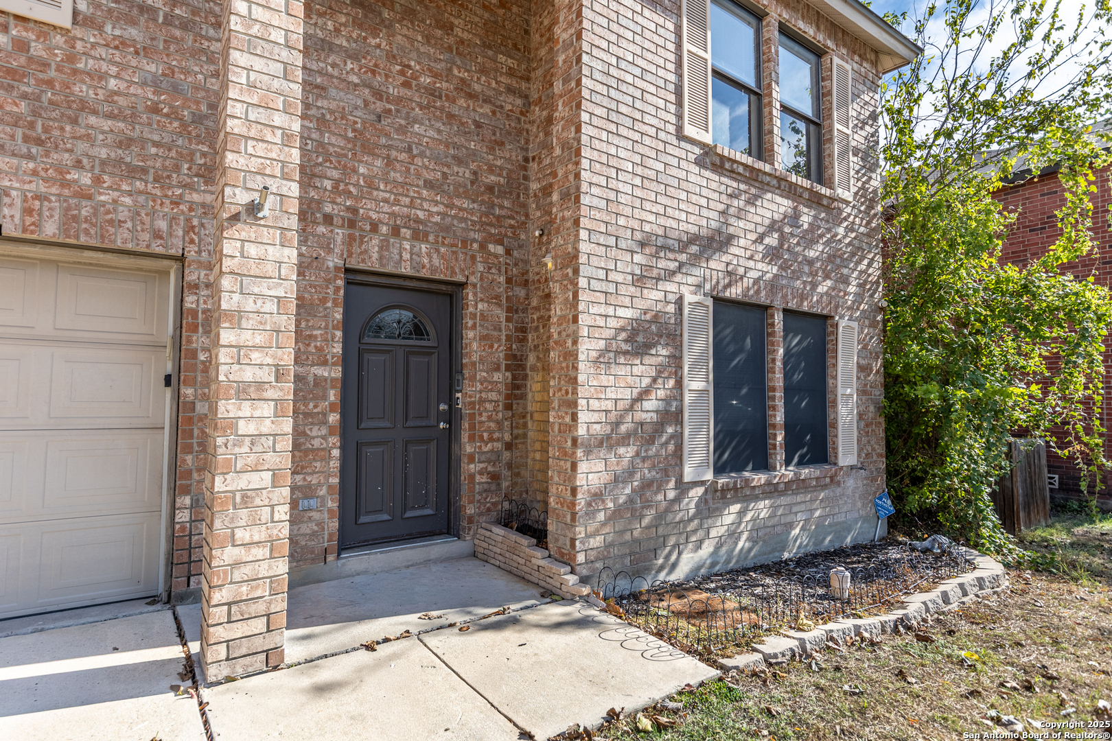 8423 Parry Path Converse, TX 78109 - Photo 3 of 36