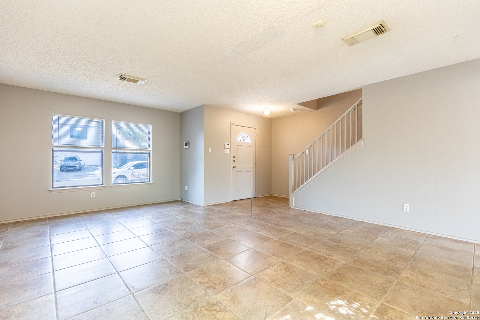 8423 Parry Path Converse, TX 78109 - Photo 6 of 36