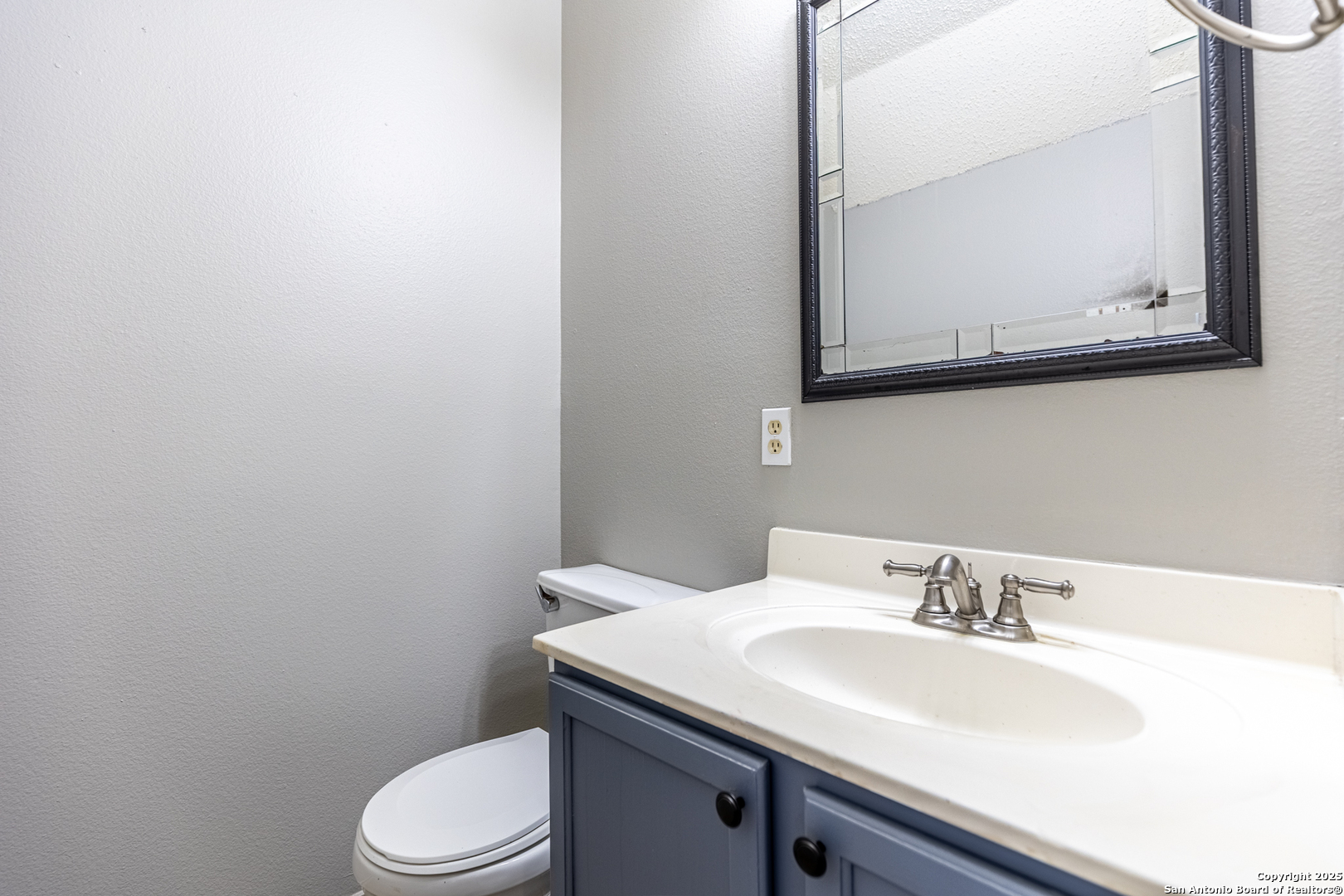 8423 Parry Path Converse, TX 78109 - Photo 7 of 36