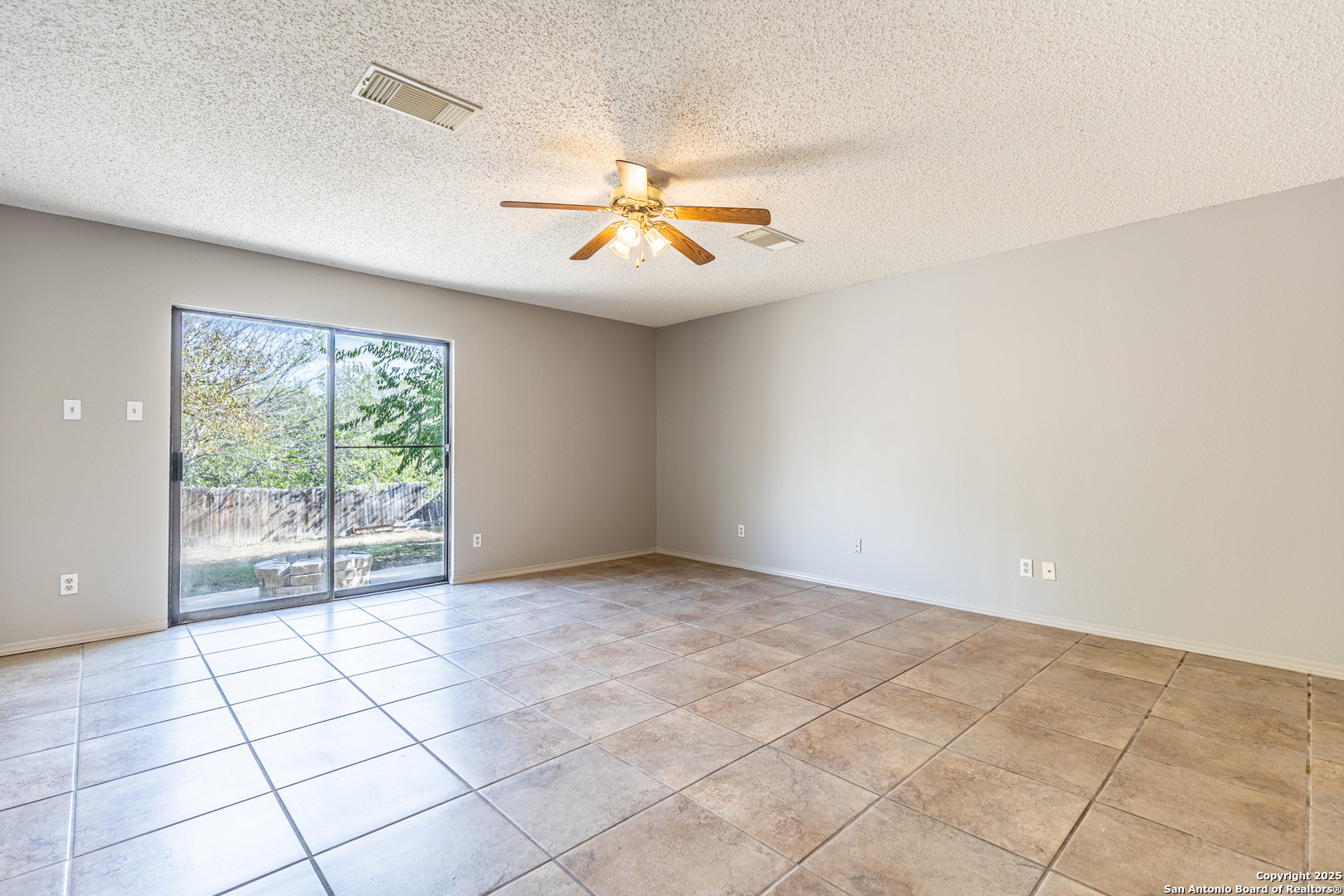 8423 Parry Path Converse, TX 78109 - Photo 8 of 36