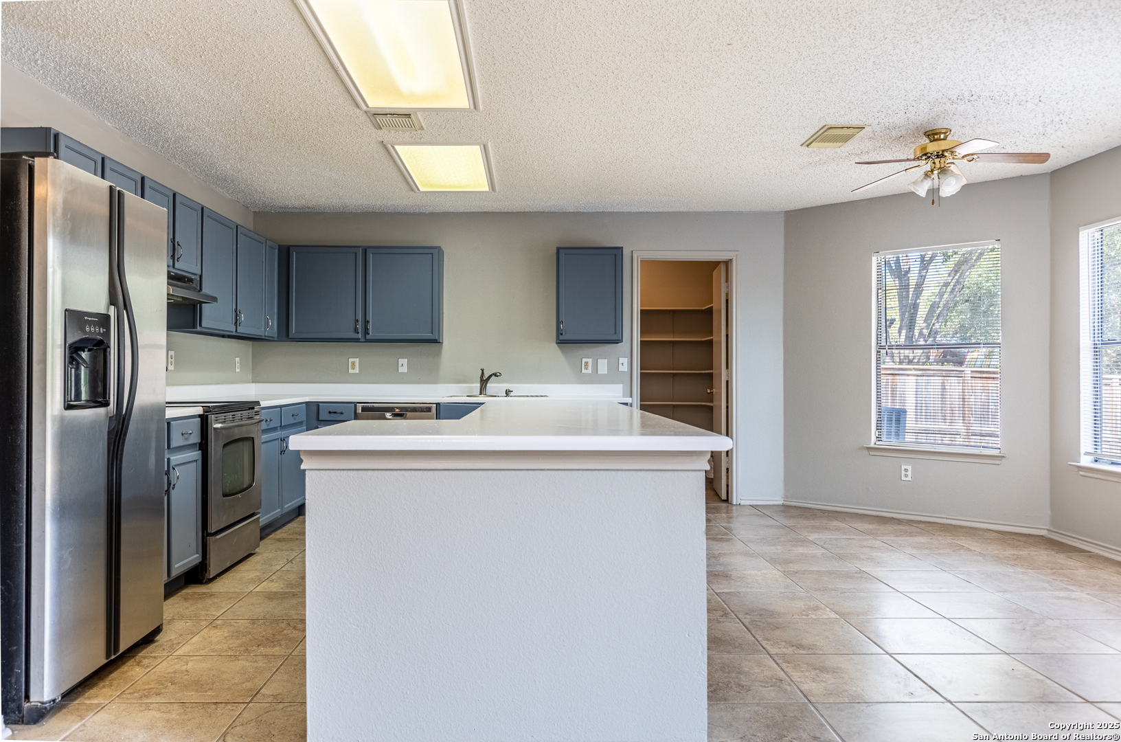8423 Parry Path Converse, TX 78109 - Photo 10 of 36