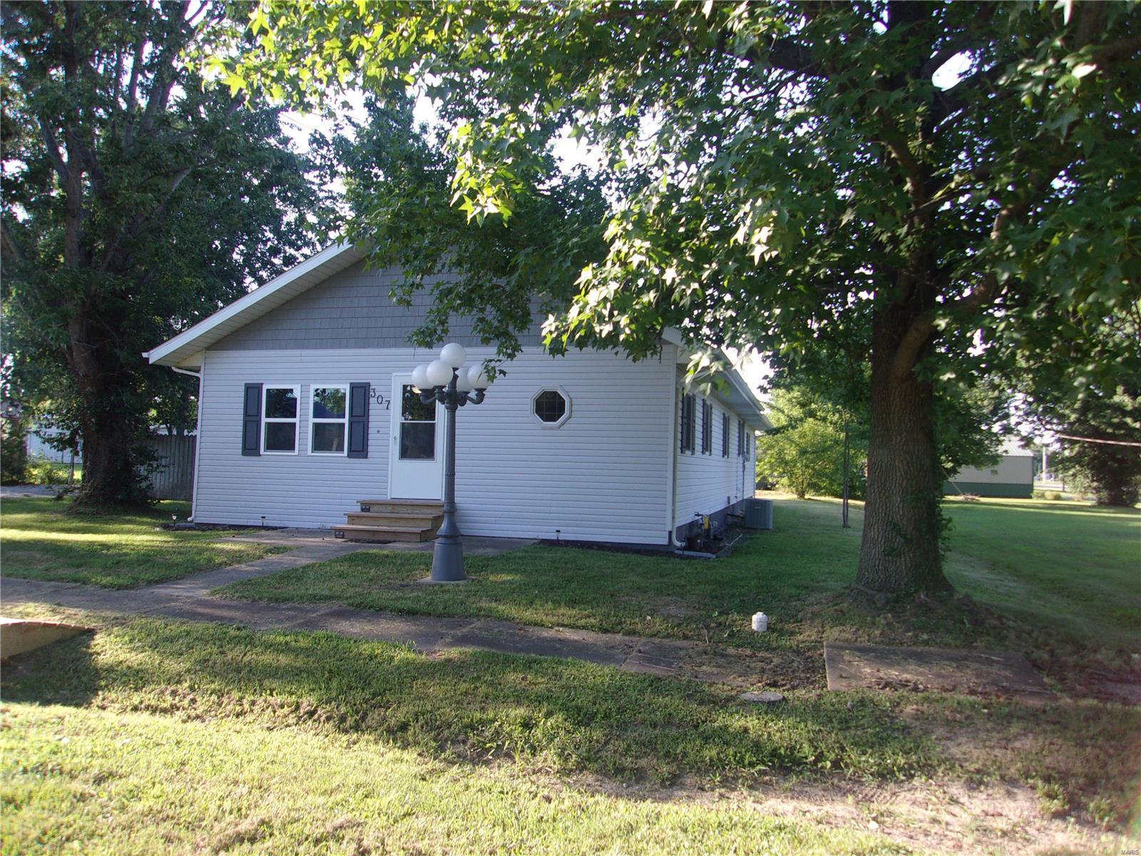 307 East Patton Valier, IL 62891 - Photo 1 of 28 Gallery Image 1
