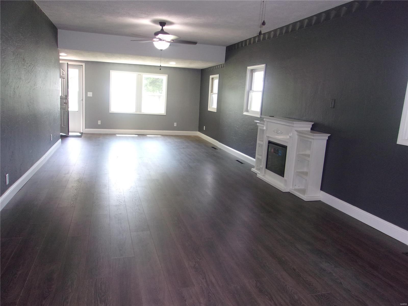 307 East Patton Valier, IL 62891 - Photo 3 of 28 Gallery Image 3