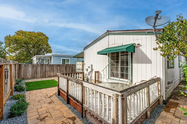 a view of a house with backyard and porch