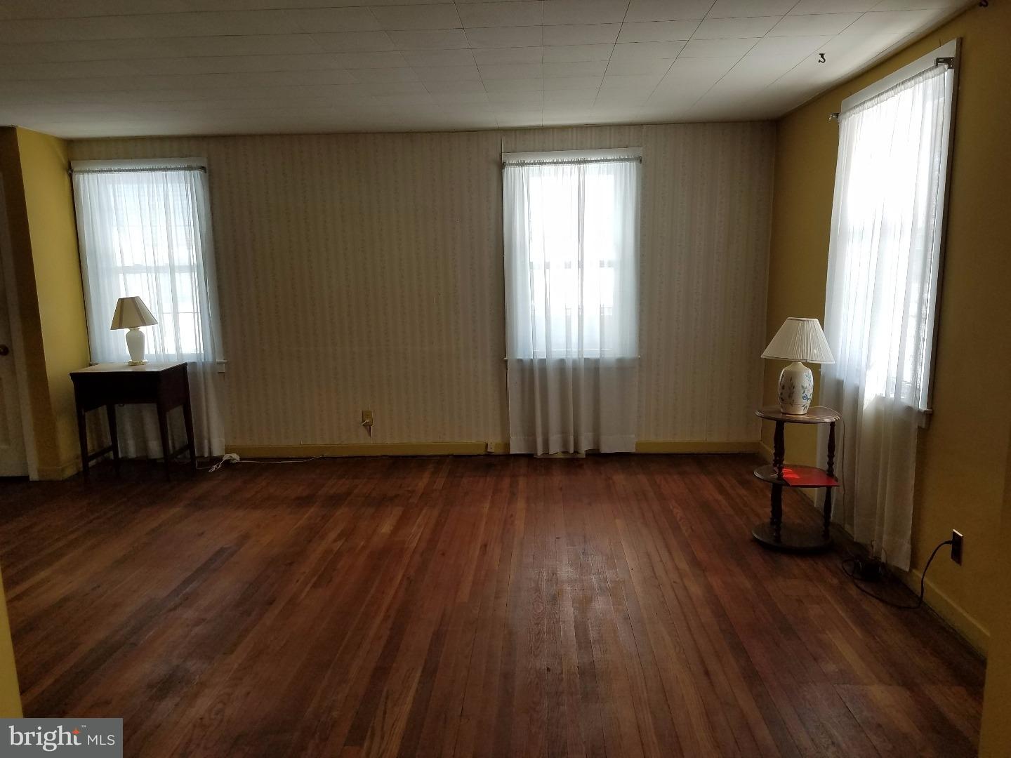 1027 Edgerton Road Secane, PA 19018 - Photo 6 of 14 Living Room
