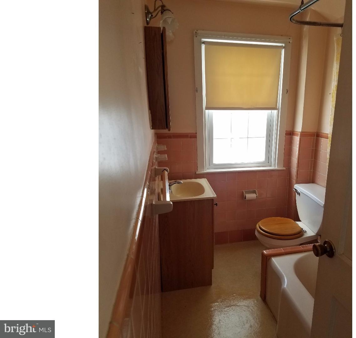 1027 Edgerton Road Secane, PA 19018 - Photo 10 of 14 Bathroom