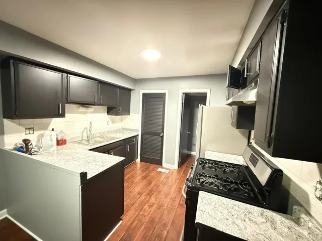 $2,400 | 7609 Bristol Lane, Unit C, Hanover Park, IL 60133