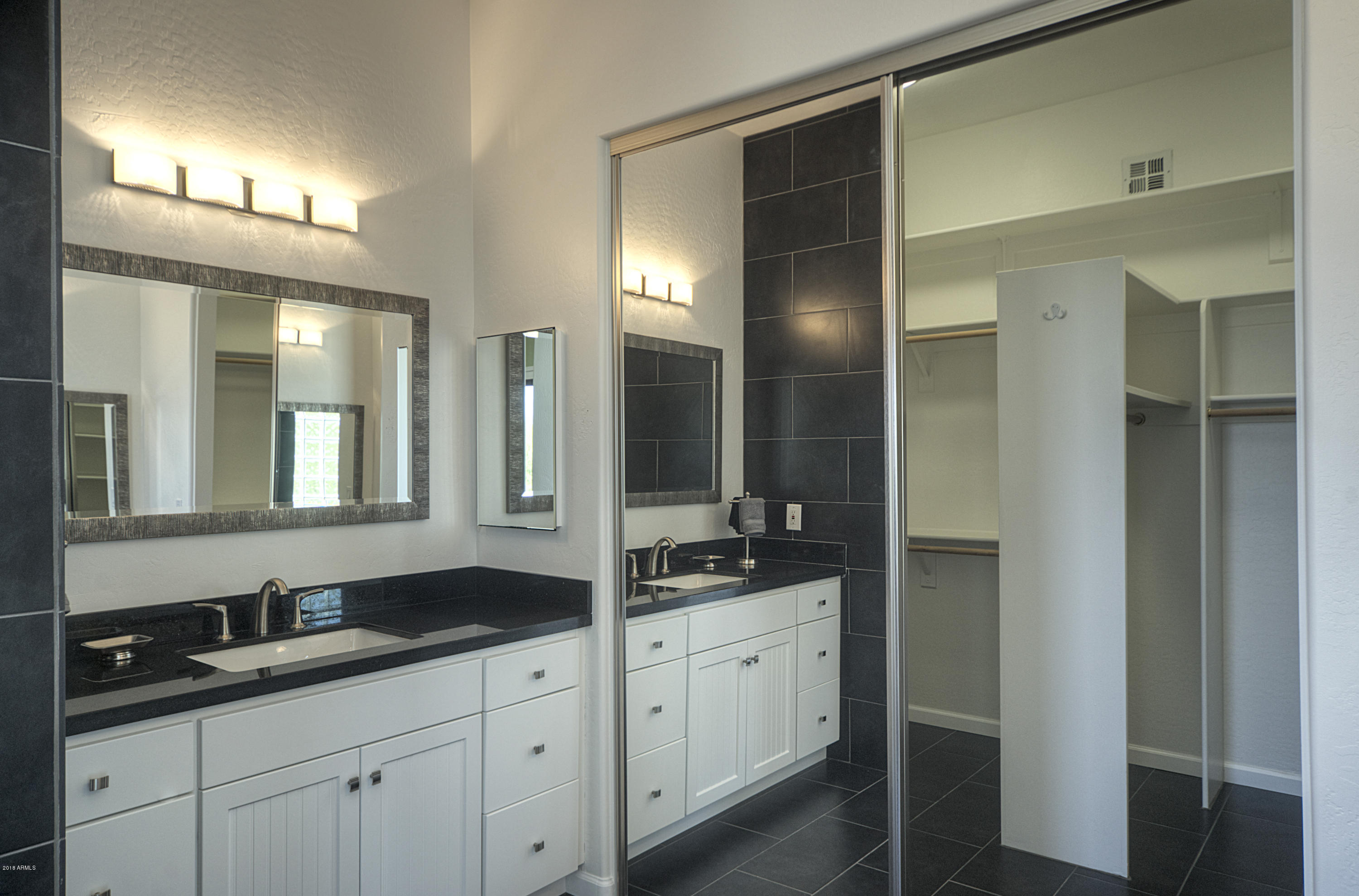 5258 East Hashknife Road Phoenix, AZ 85054 - Photo 18 of 44 MASTER VANITY