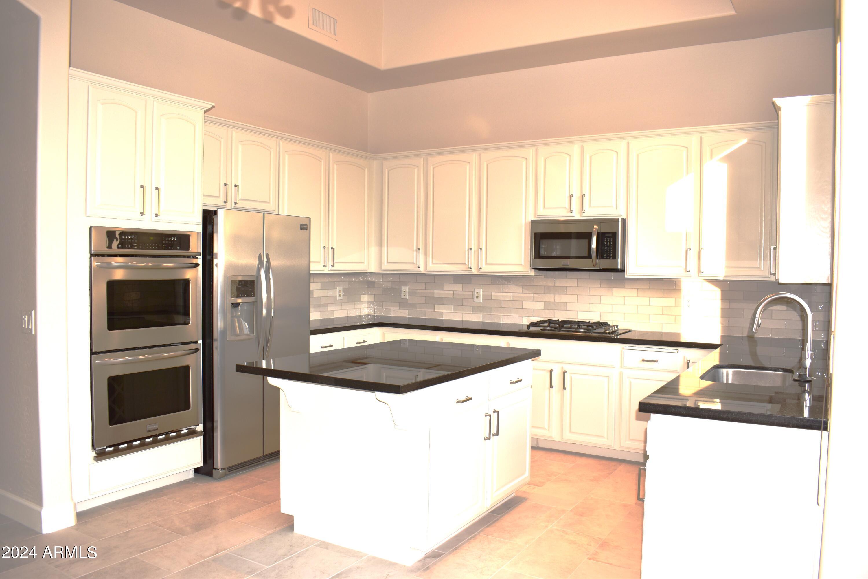 5258 East Hashknife Road Phoenix, AZ 85054 - Photo 30 of 44 KITCHEN 2