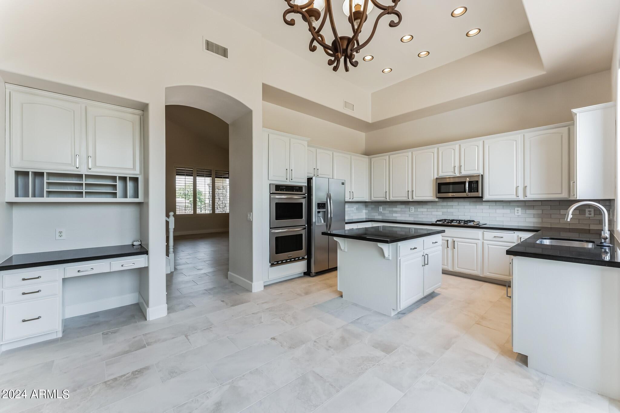 5258 East Hashknife Road Phoenix, AZ 85054 - Photo 3 of 44 HASHKNIFE KITCHEN