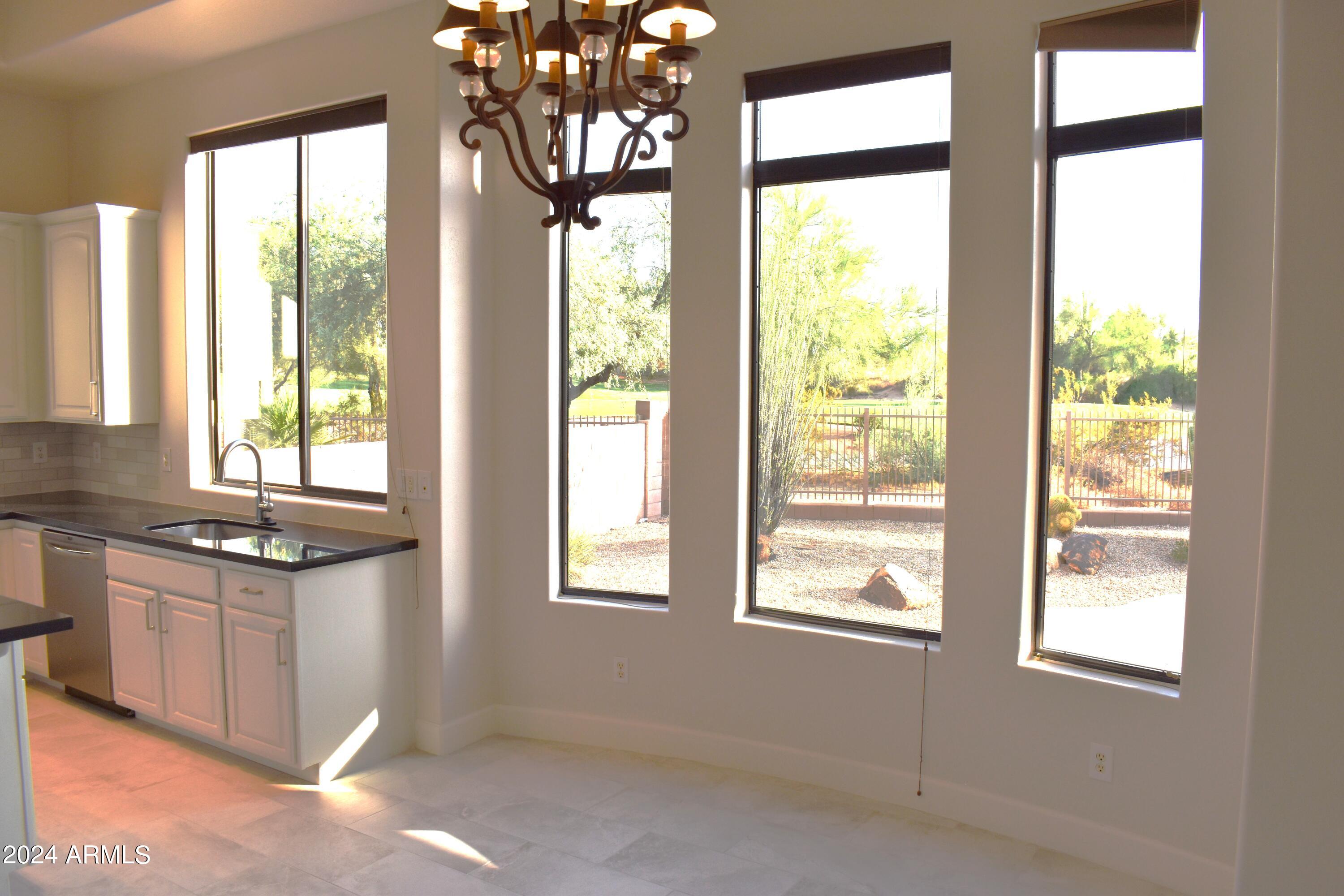 5258 East Hashknife Road Phoenix, AZ 85054 - Photo 31 of 44 KIT BAY WINDOW