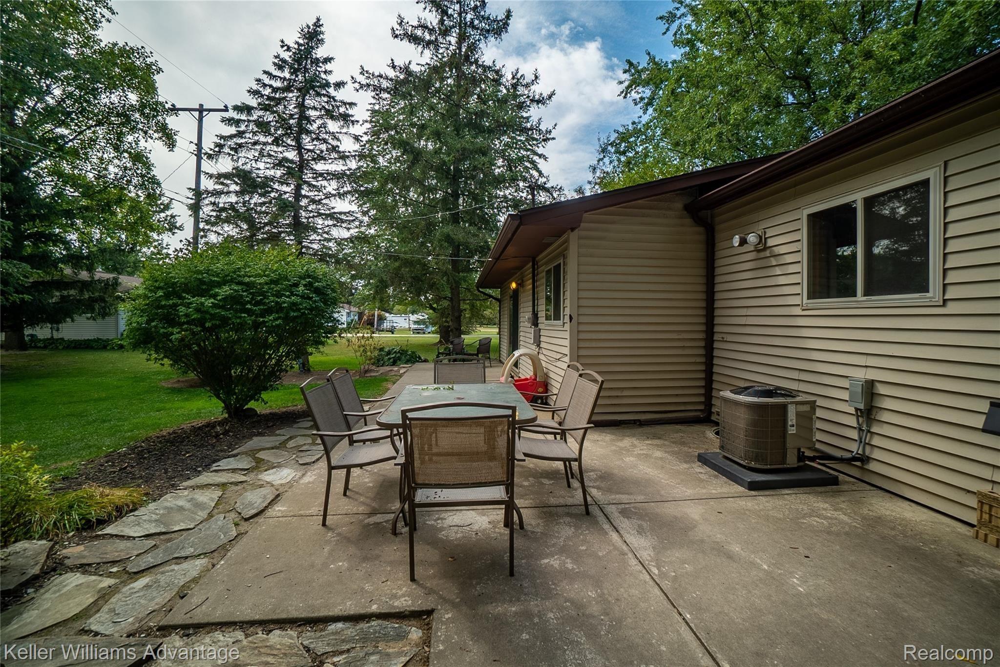 4077 West Ray Road Grand Blanc, MI 48439 - Photo 30 of 41 RayRd_4077_Backhouse 3.jpg