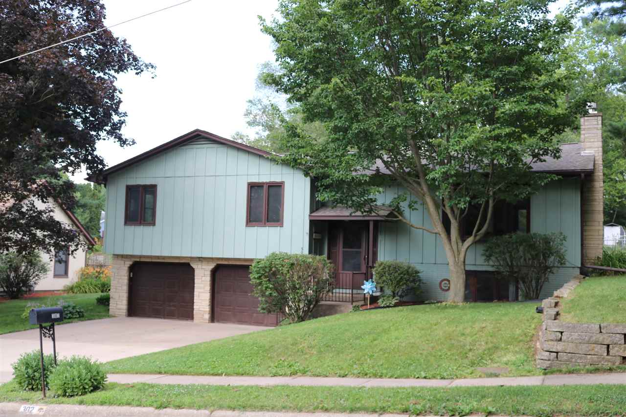 302 Washington Park Road Iowa City, IA 52245 - Photo 1 of 28 Gallery Image 1