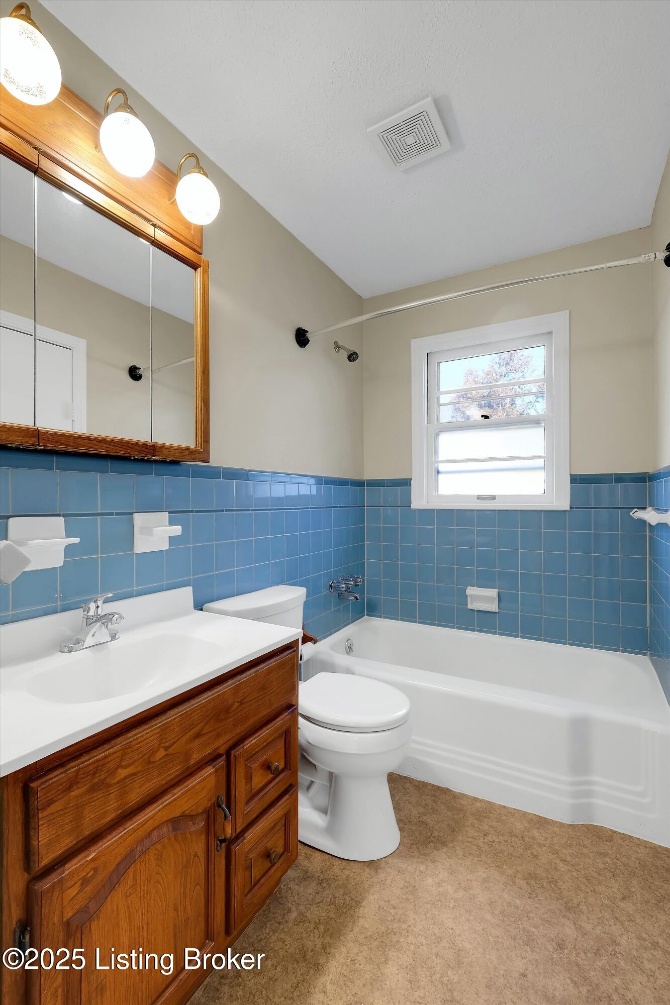 4801 Valley Station Road Louisville, KY 40272 - Photo 23 of 43 Tub / shower combo and a linen closet