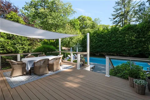 $1,195,000 | 3 Oak Manor Drive, Barrington, RI 02806