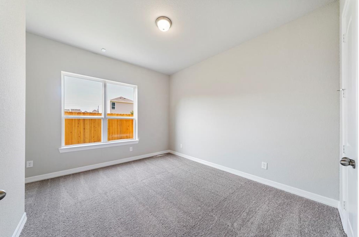 11013 Cres Light Way Houston, TX 77043 - Photo 8 of 14 an empty room with a window