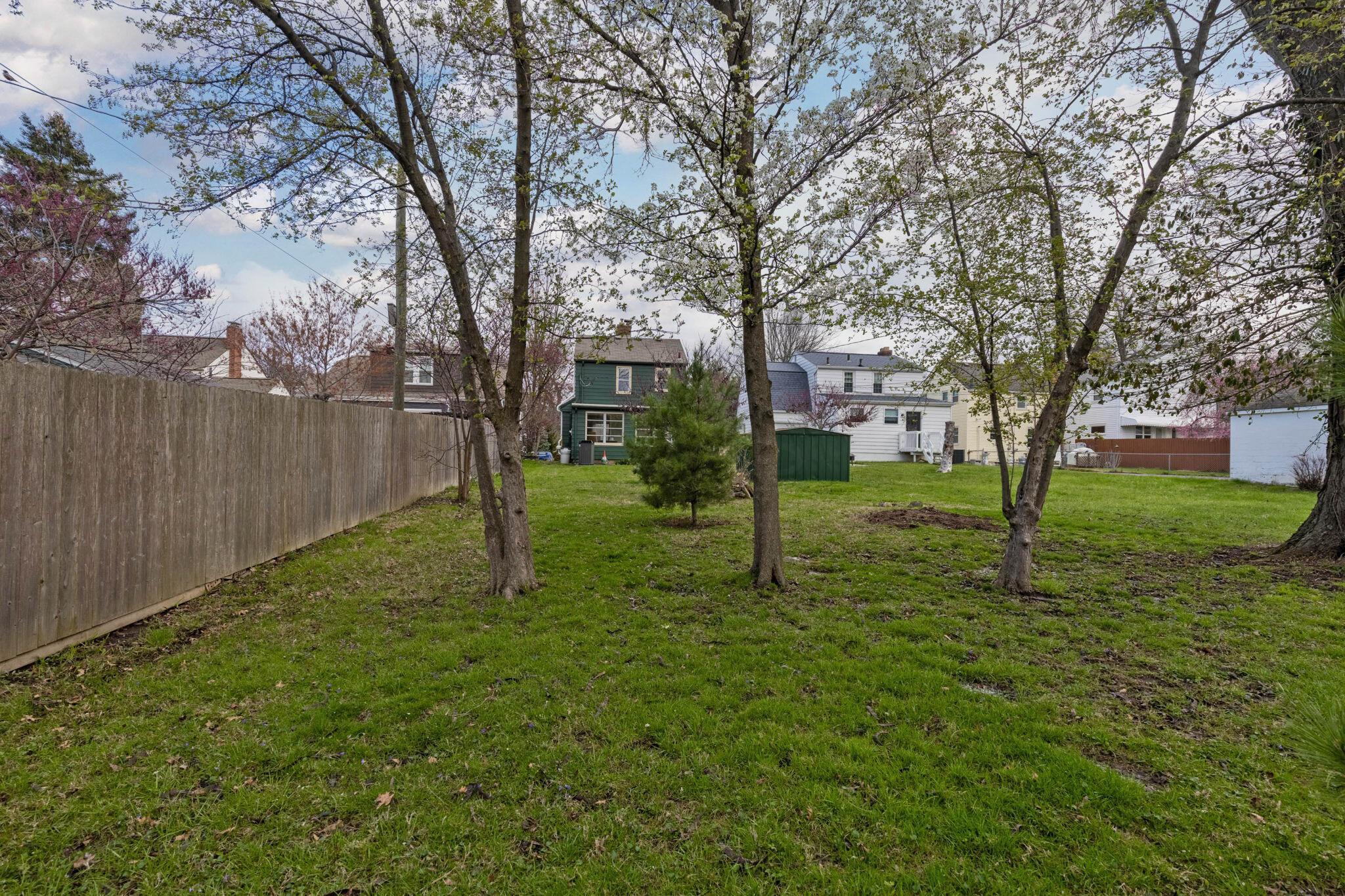 423 Garden Road Columbus, OH 43214 - Photo 28 of 29 Backyard