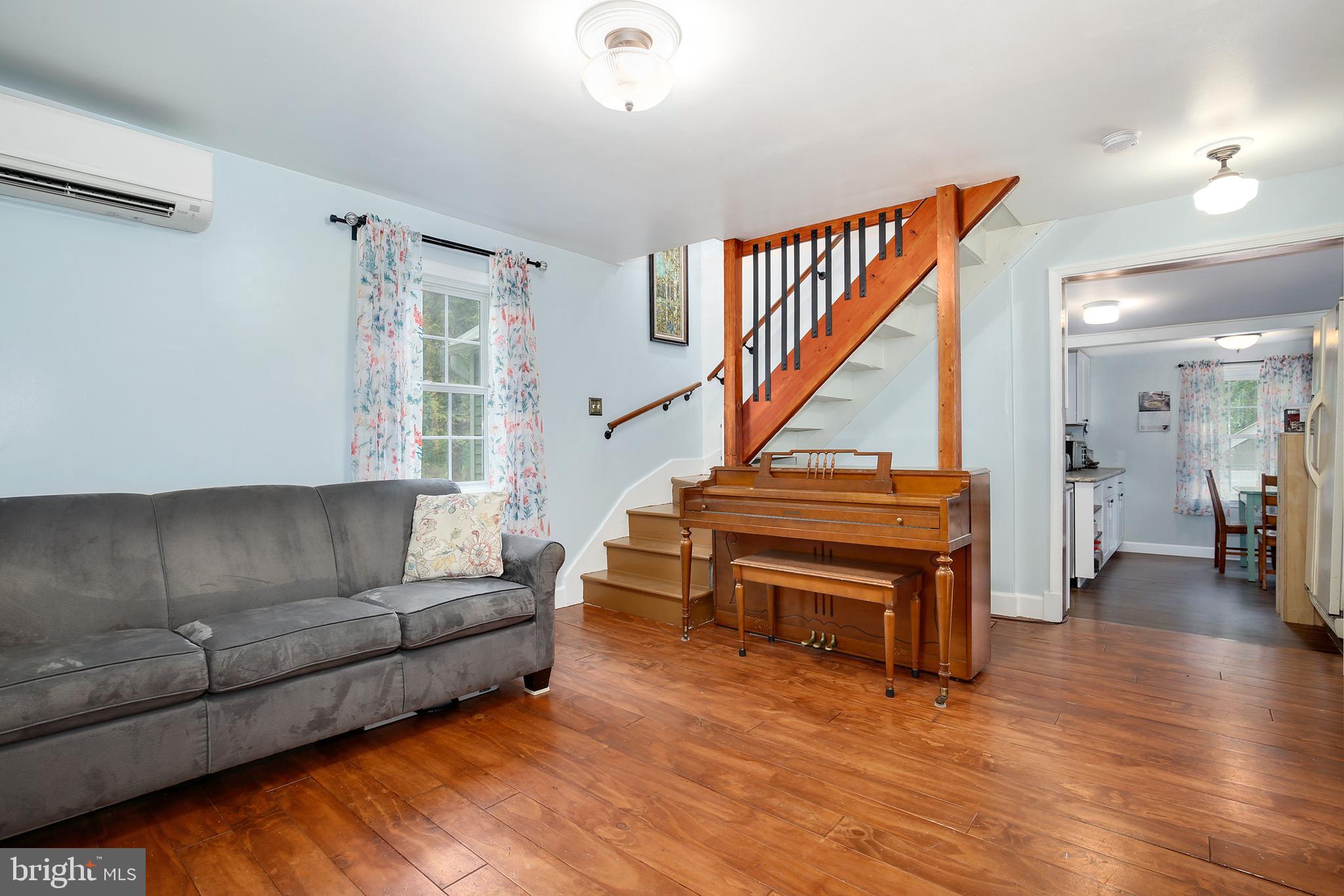 2025 Flag Marsh Road Mount Airy, MD 21771 - Photo 4 of 26 Gallery Image 4