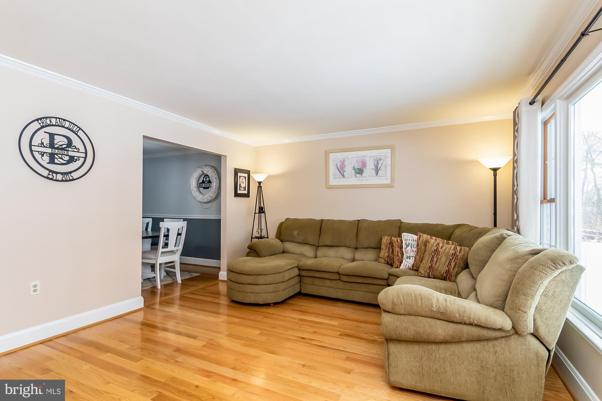 13012 Oliverwood Road Baltimore, MD 21220 - Photo 5 of 43 Living Room