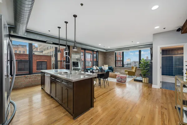 $750,000 | 1118 West Fulton Market, Unit 403, Chicago, IL 60607