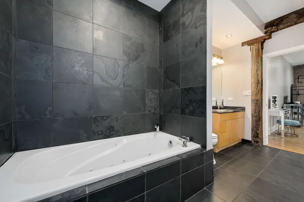 $750,000 | 1118 West Fulton Market, Unit 403, Chicago, IL 60607