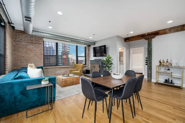 $750,000 | 1118 West Fulton Market, Unit 403, Chicago, IL 60607
