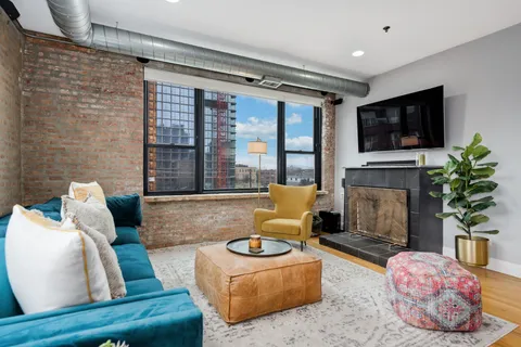 $750,000 | 1118 West Fulton Market, Unit 403, Chicago, IL 60607