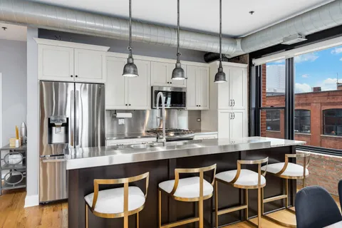 $750,000 | 1118 West Fulton Market, Unit 403, Chicago, IL 60607