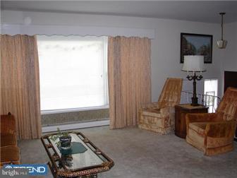 363 McGlynn Road Warminster, PA 18974 - Photo 2 of 9 Gallery Image 2