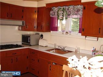 363 McGlynn Road Warminster, PA 18974 - Photo 4 of 9 Gallery Image 4