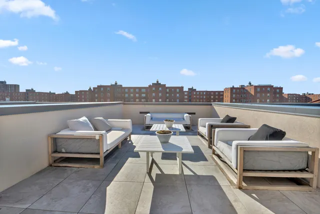 $2,495,000 | 24 Huntington Street | Red Hook