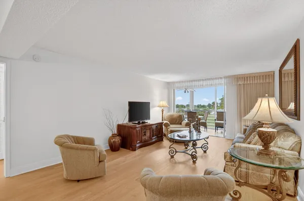 $225,000 | 23249 Barwood Lane North, Unit 405, Boca Raton, FL 33428