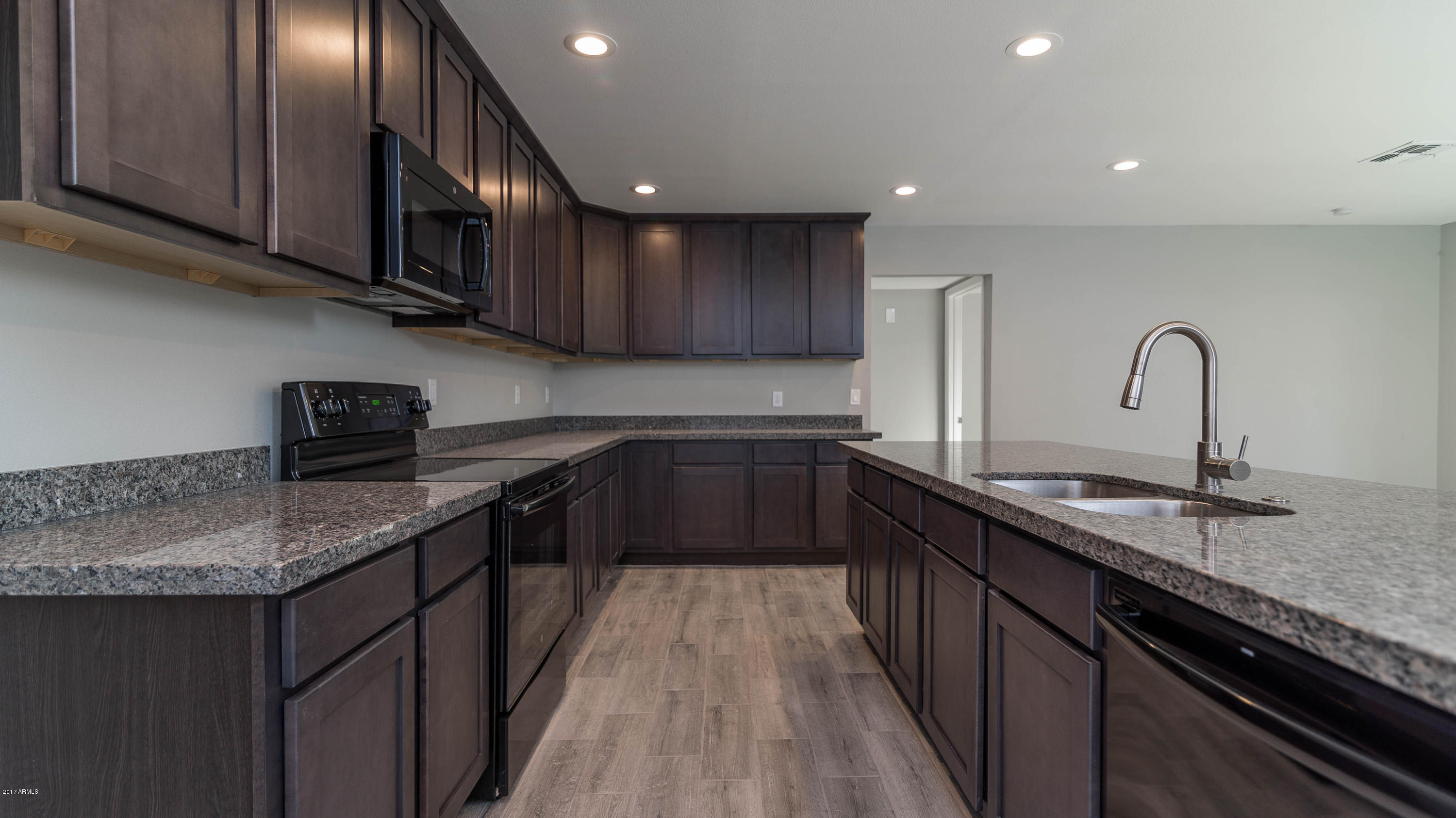 3741 West Phelps Road Phoenix, AZ 85053 - Photo 11 of 27 DSC04744