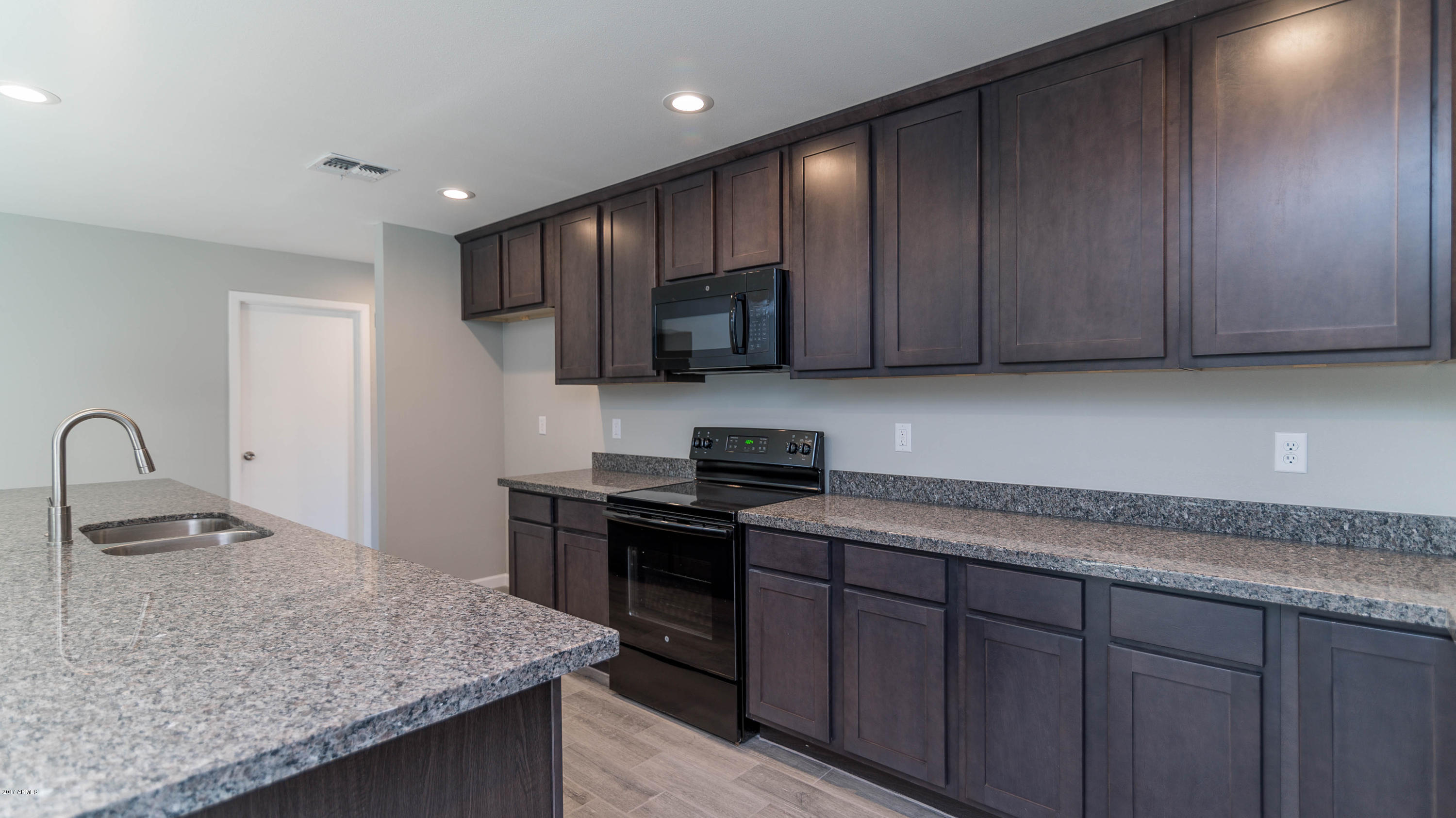 3741 West Phelps Road Phoenix, AZ 85053 - Photo 12 of 27 DSC04746