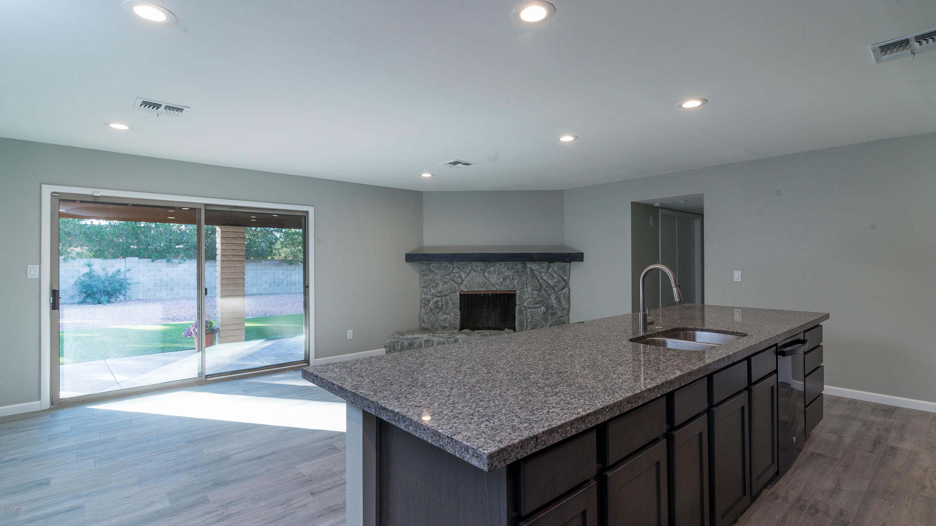 3741 West Phelps Road Phoenix, AZ 85053 - Photo 13 of 27 DSC04753