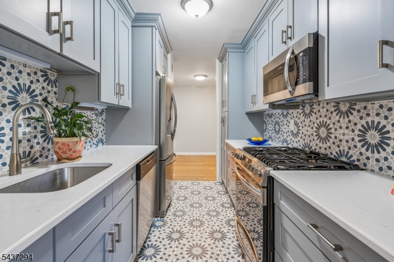 530 Valley Road, Unit 2V Montclair, NJ 07043 - Photo 6 of 15