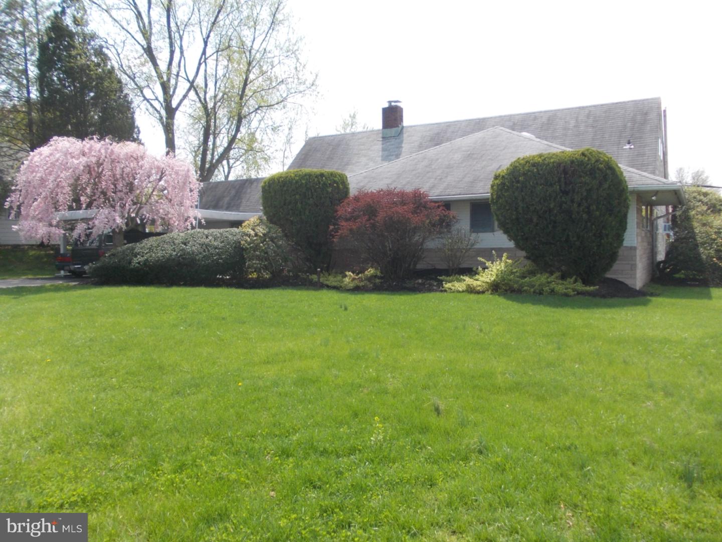 37 Falcon Road Levittown, PA 19056 - Photo 1 of 25 Exterior Front