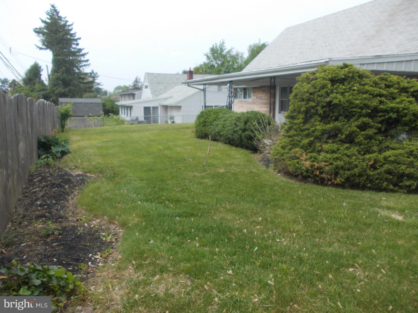 37 Falcon Road Levittown, PA 19056 - Photo 24 of 25 Exterior Back