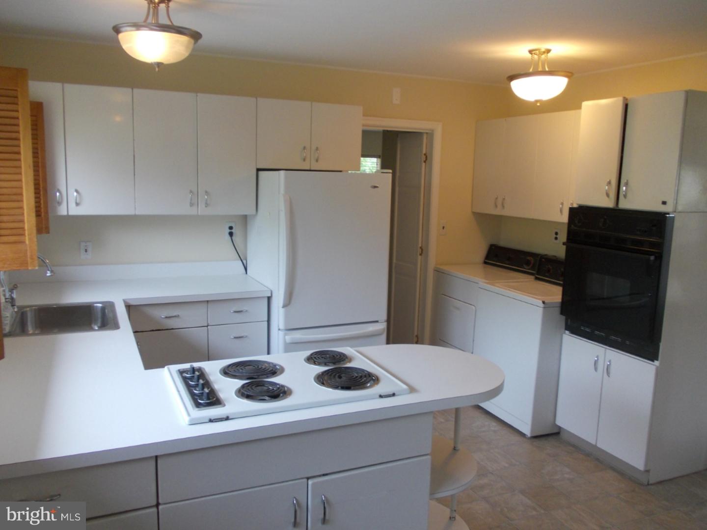 37 Falcon Road Levittown, PA 19056 - Photo 4 of 25 Kitchen