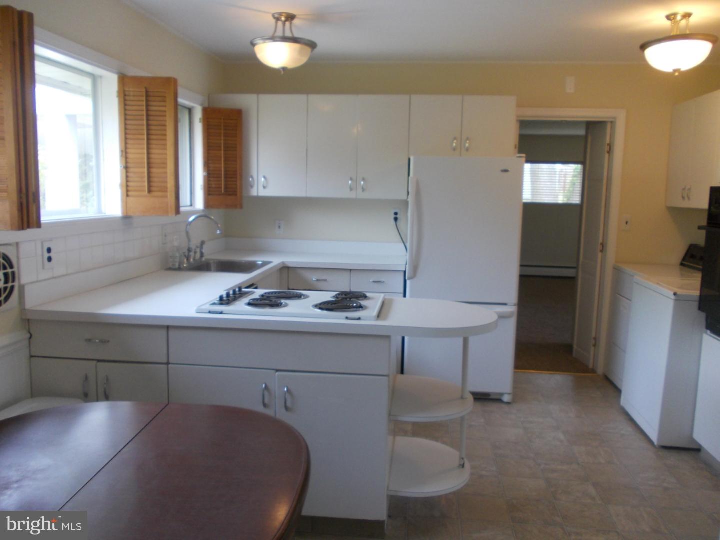 37 Falcon Road Levittown, PA 19056 - Photo 5 of 25 Kitchen