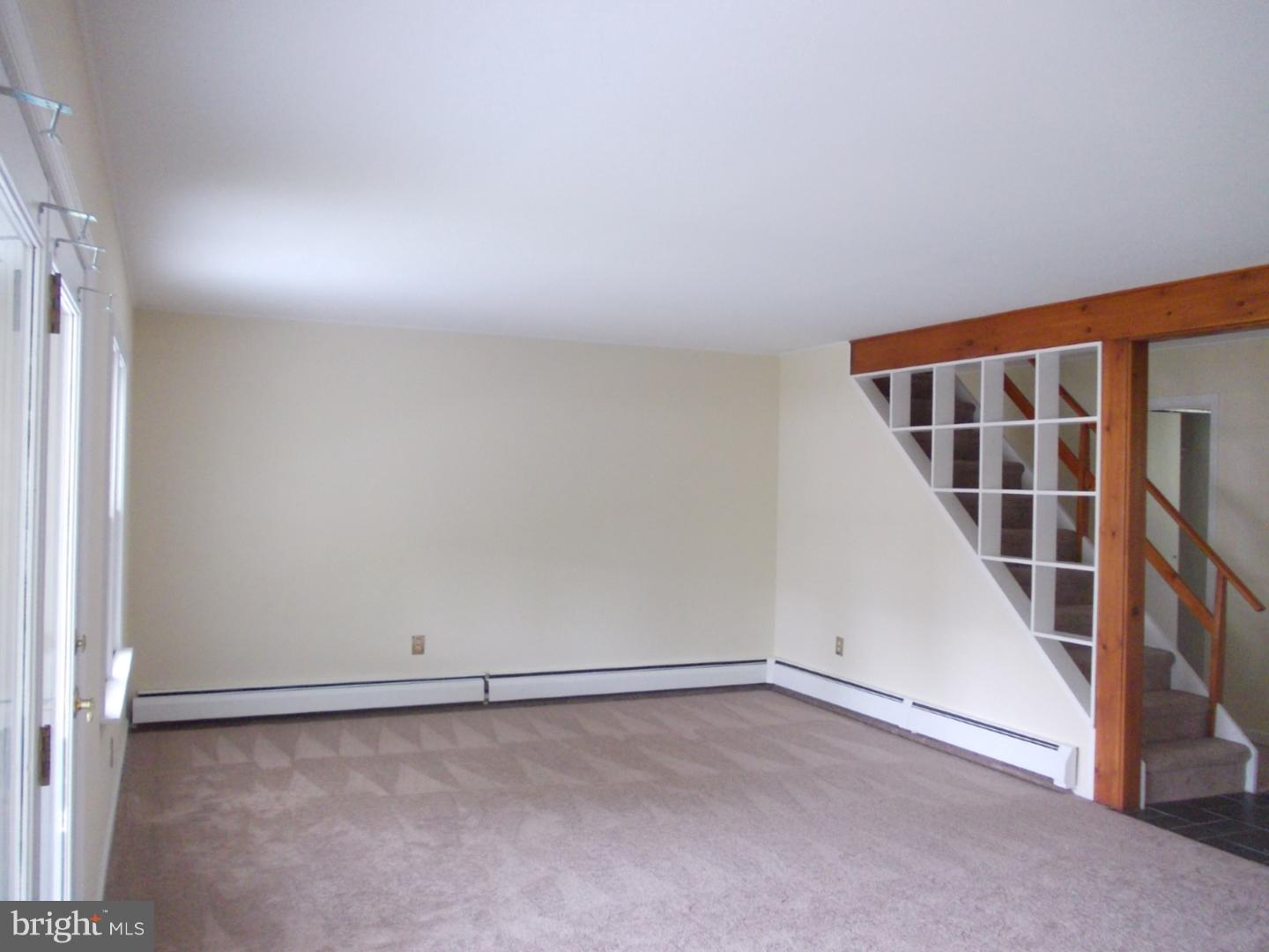 37 Falcon Road Levittown, PA 19056 - Photo 10 of 25 Living Room