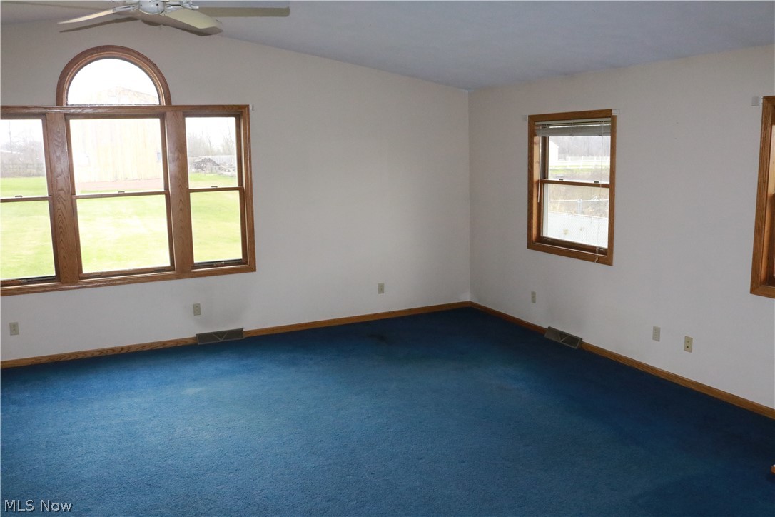 948 Eastern Road Doylestown, OH 44230 - Photo 11 of 37 Large family room