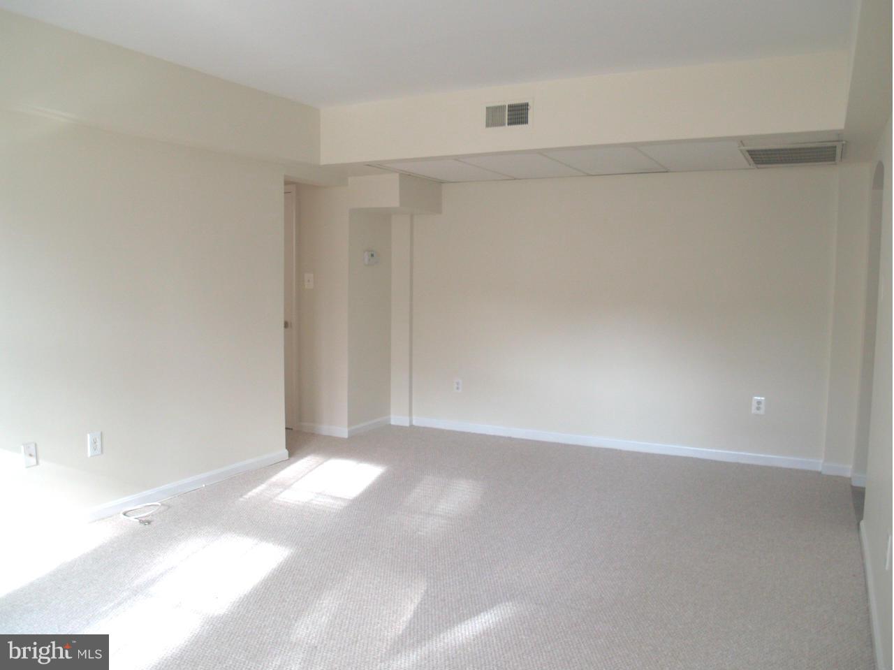 1752 North Rhodes Street, Unit 6325 Arlington, VA 22201 - Photo 11 of 20 Living Room