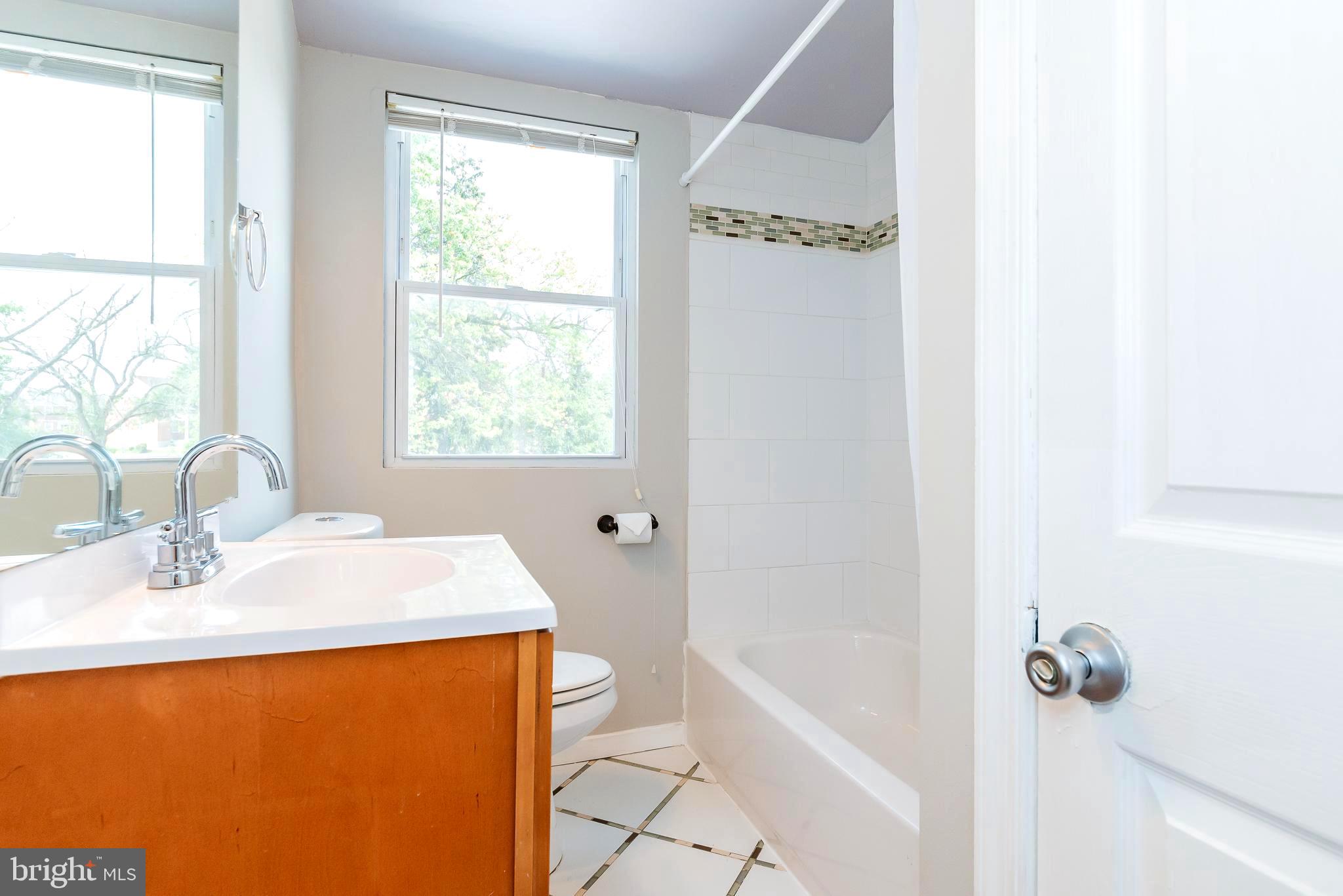 1811 Ramblewood Road Baltimore, MD 21239 - Photo 16 of 28 UPPER LEVEL FULL BATH