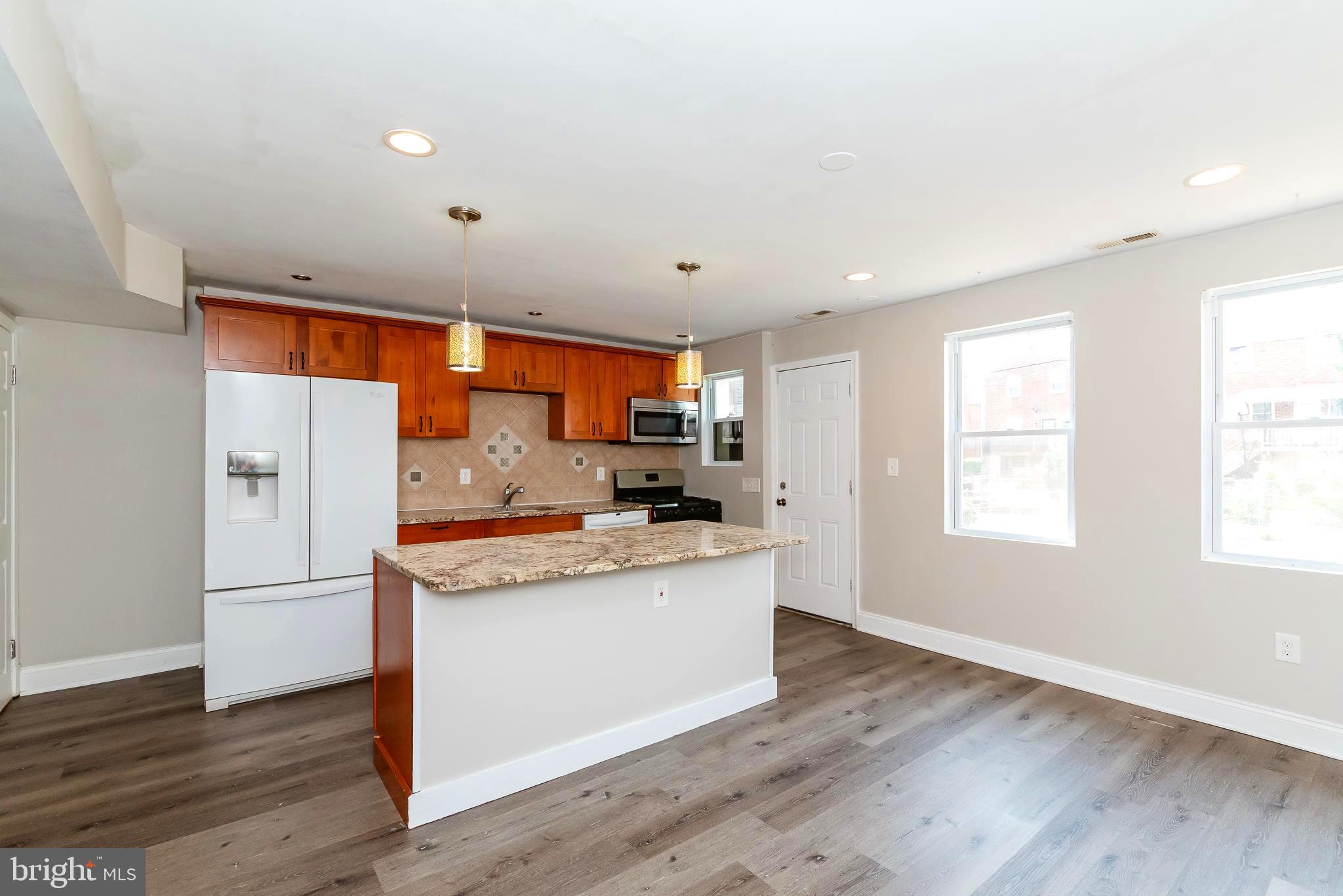 1811 Ramblewood Road Baltimore, MD 21239 - Photo 5 of 28 NATURALLY SUNLIGHT MAIN LEVEL