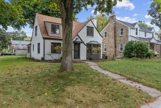 $875,000 | 2578 North 88th Street, Wauwatosa, WI 53226